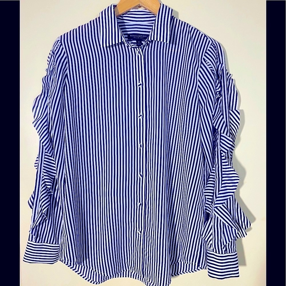 Banana Republic Ruffle Blouse EUC Sz M